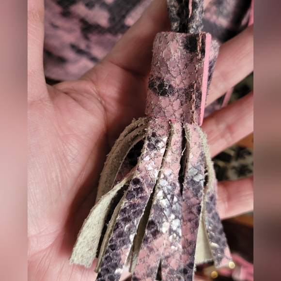 VITTORIA Napoli  pink python embossed  raw leather mini drawstring crossbody bag - Picture 13 of 16